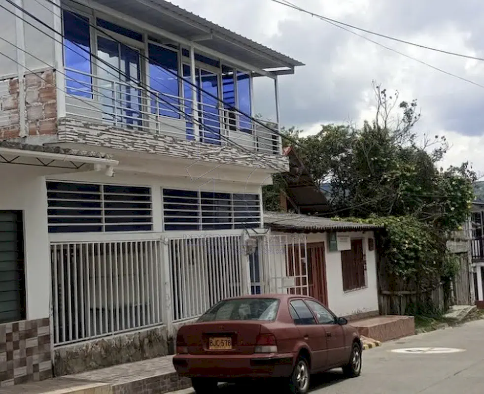 Casa a Cuadra y Media del Parque